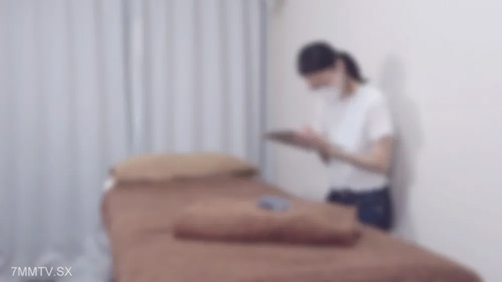 fc2-ppv-4782497-休息日,店裡來了一位身材高大、略顯樸素、表情嚴肅的白領女士